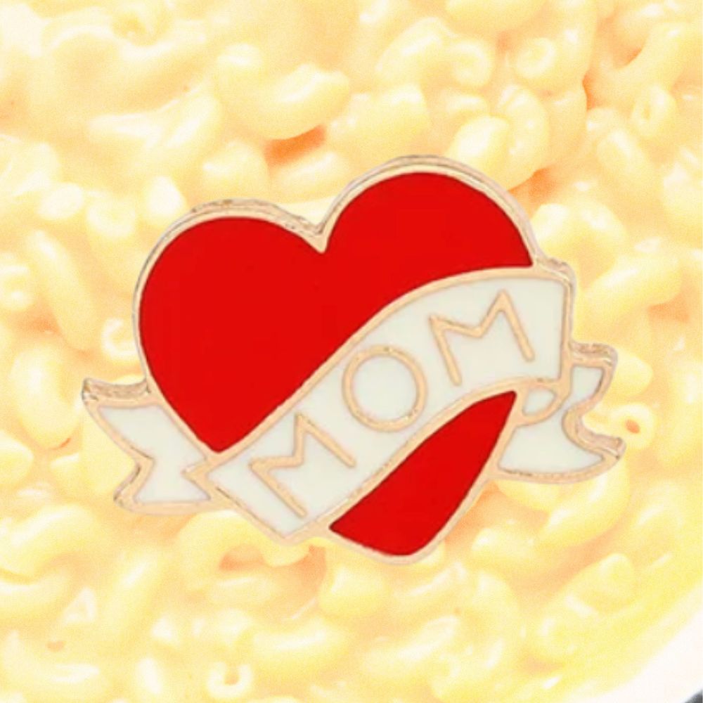 MOM HEART PIN